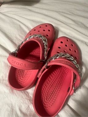 CROCS Classic Clog in Bright Pink